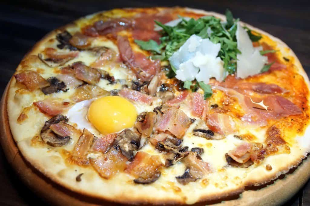 Excellent value pizza at Enorme, PJ Centre-005