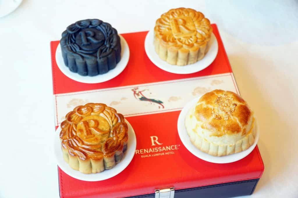 Mooncake dynasty chinese restaurant - renaissance hotel KL-011