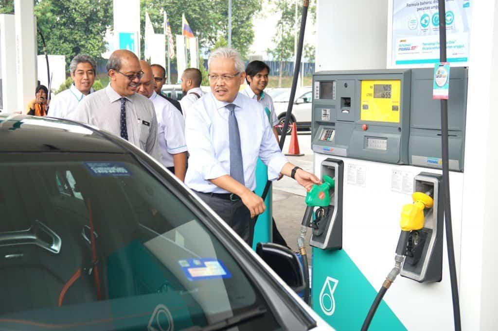 Petronas first in Malaysia to launch Euro 4M RON 97 fuel