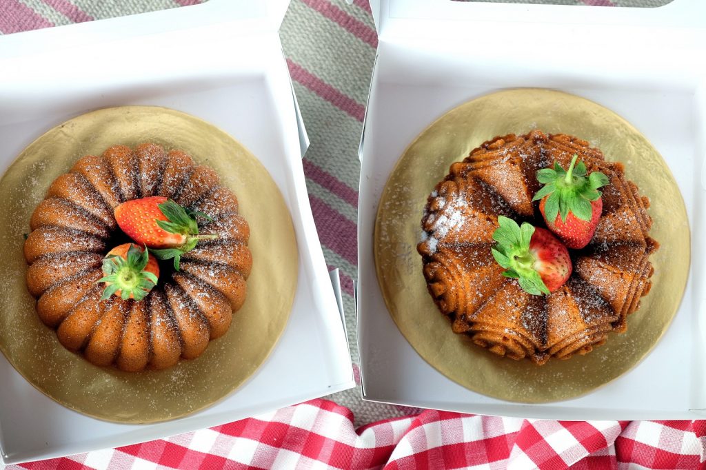 thai-tea-bundt-cakes